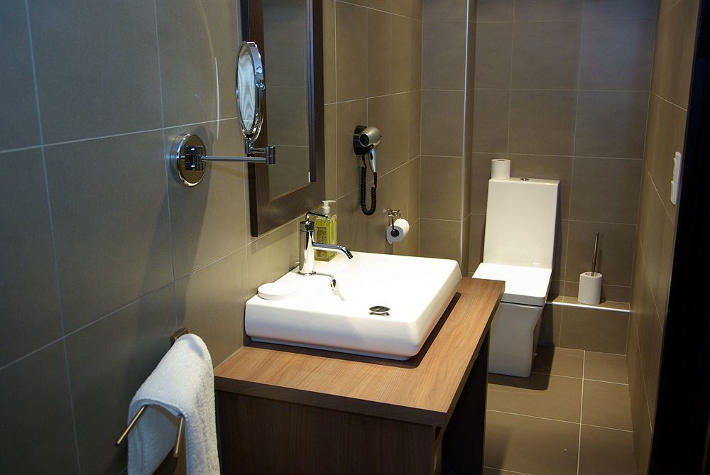 Bhb Hotel Bagnols-sur-Ceze Ngoại thất bức ảnh